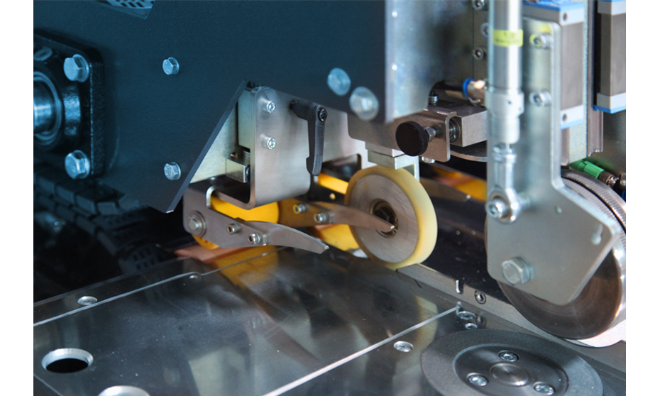 KUPER Furniernähmaschine FLI 1000